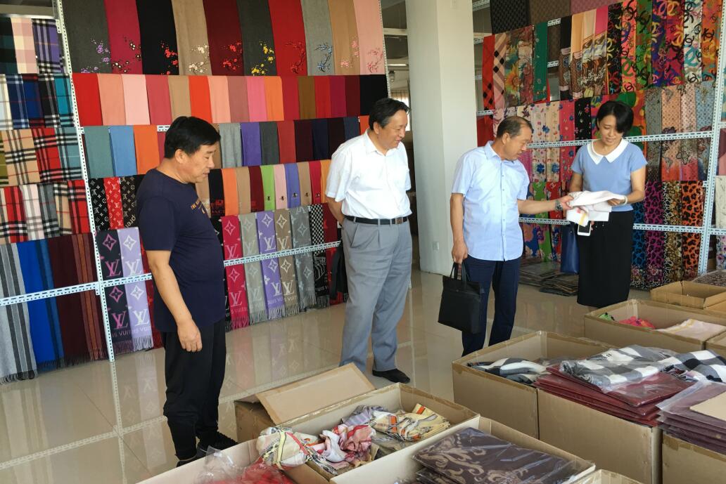 林永亮執(zhí)行會長一行到內(nèi)蒙古雪絨花羊絨制品有限公司調(diào)研考察