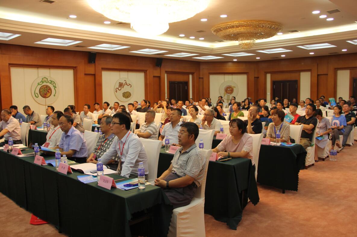 大咖齊聚內(nèi)蒙古 共話馬鈴薯產(chǎn)業(yè)發(fā)展 內(nèi)蒙古馬鈴薯產(chǎn)業(yè)高質(zhì)量發(fā)展論壇成功召開