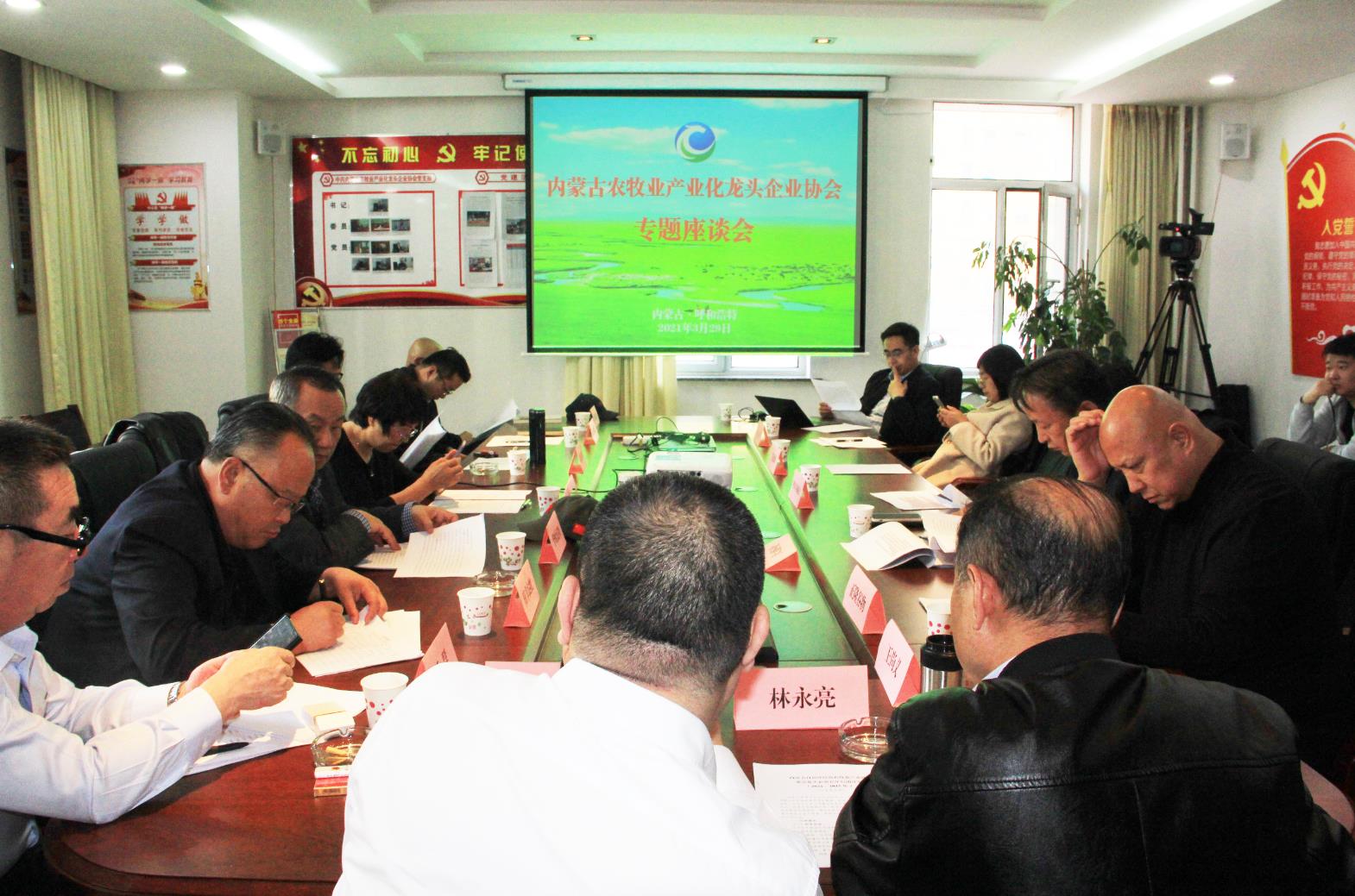 建言獻策，充分發(fā)揮協(xié)會的組織協(xié)調能力